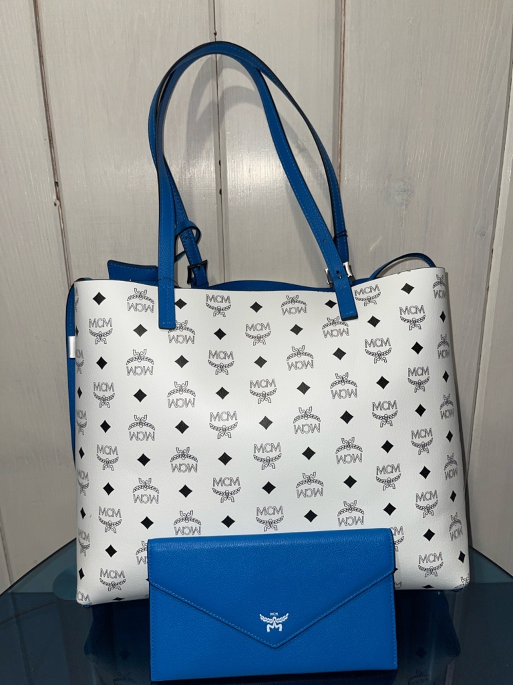 MCM Tote Himmel Shopper Embossed Logo Leather New Munich Blue NWT full inclusion - Picture 4 of 17